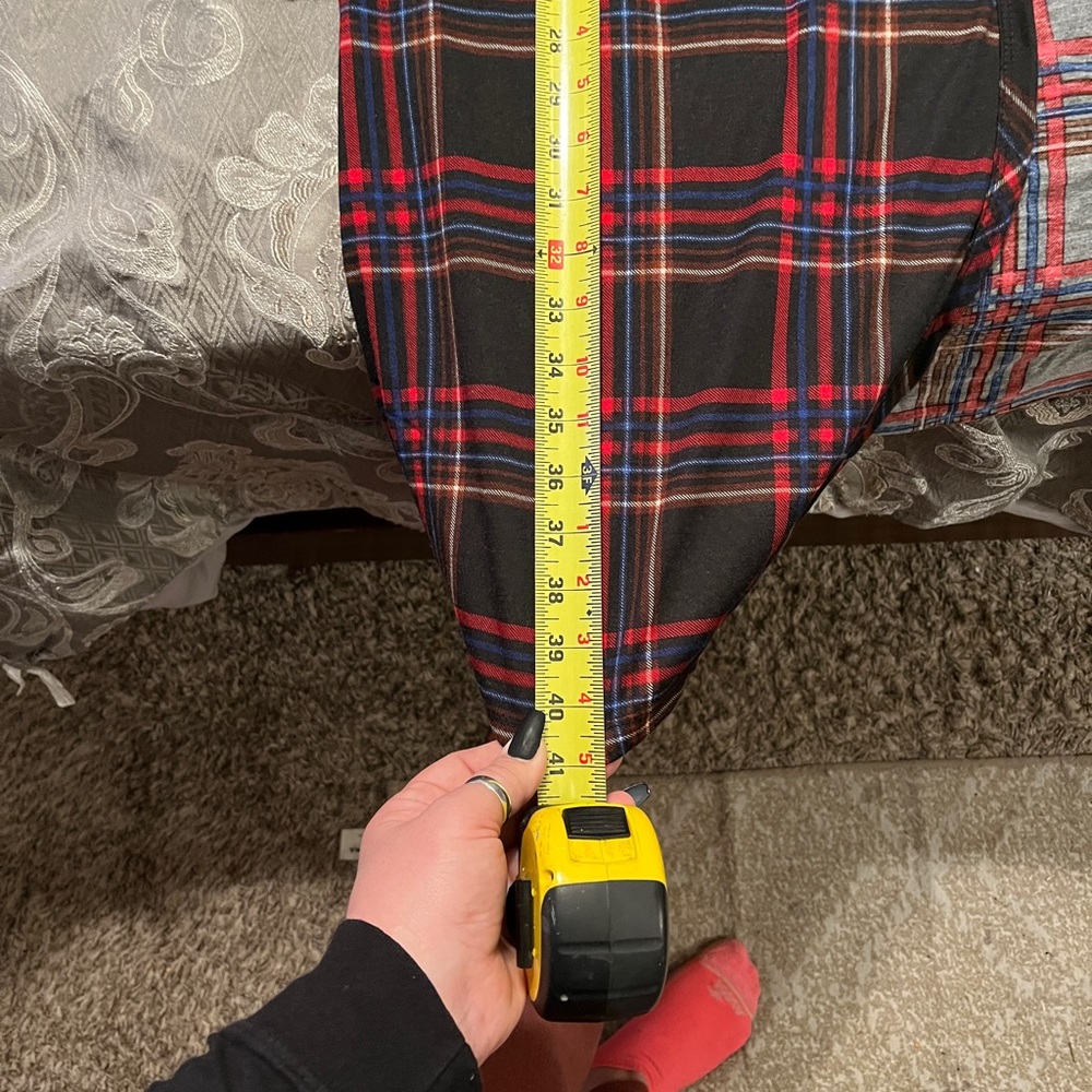 Black and red plaid cardigan - Picture 7 of 7